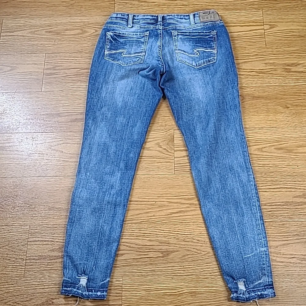 SILVER 32x29 AIKO MID SUPER SKINNY STRIGHT WOMENS GIRLS PRE-OWNED FADED JEANS - Picture 2 of 8